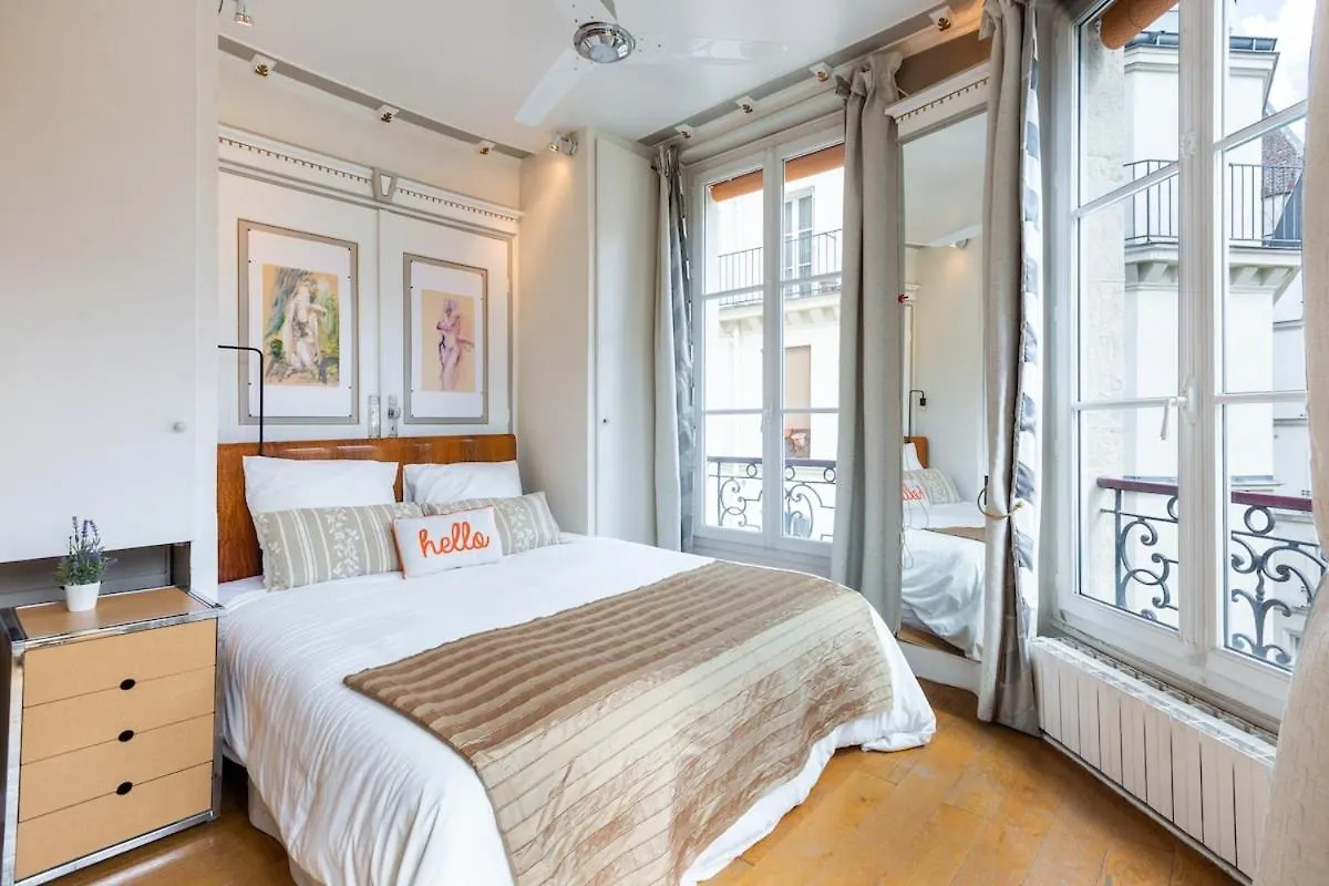 Apartment 3P Baroque With Rooftop View Paris France